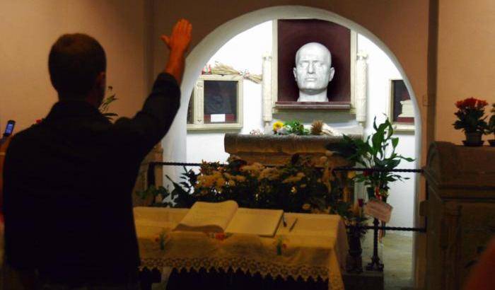 Stop a saluti fascisti e busti di Mussolini: legge in commissione giustizia
