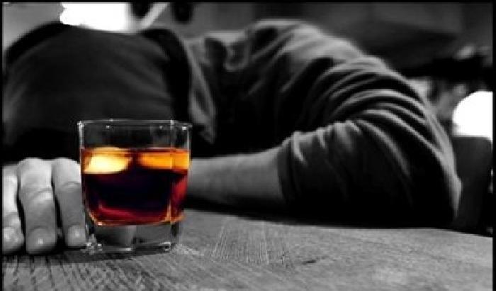 L'alcol è cancerogeno: donna fa causa a tre produttori