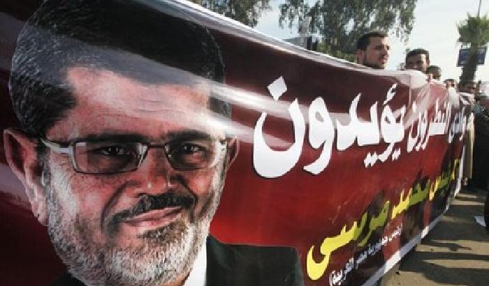 Morsi vota nel seggio sbagliato