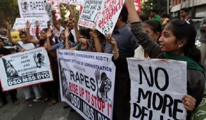 India, condizioni critiche per la 23enne stuprata