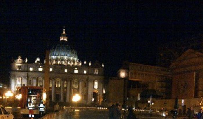 La solitudine di Piazza San Pietro