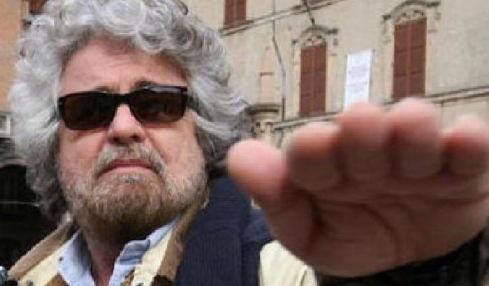 Grillo la vittima: siamo al golpe