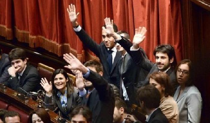 Grillini in Aula ma niente appalusi