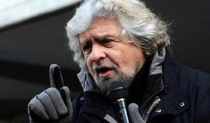 Grillo furioso: noi trattati come cani in chiesa