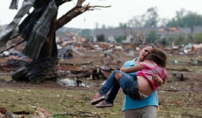 Oklahoma City, si cercano i superstiti