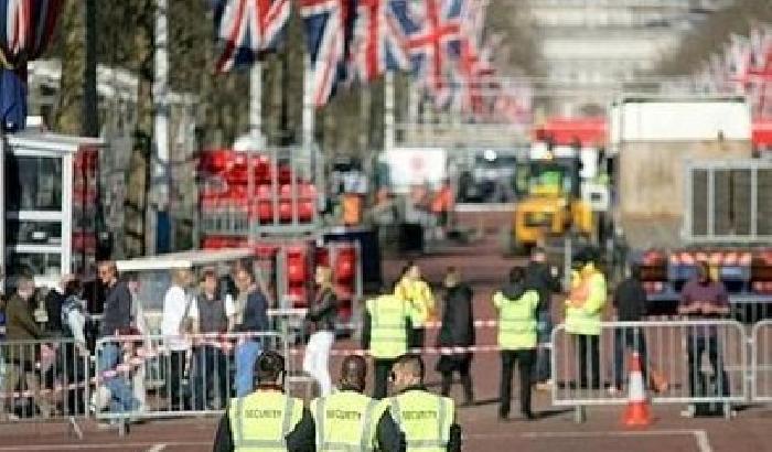 Scritta Islam sui monumenti ai caduti: provocazione a Londra