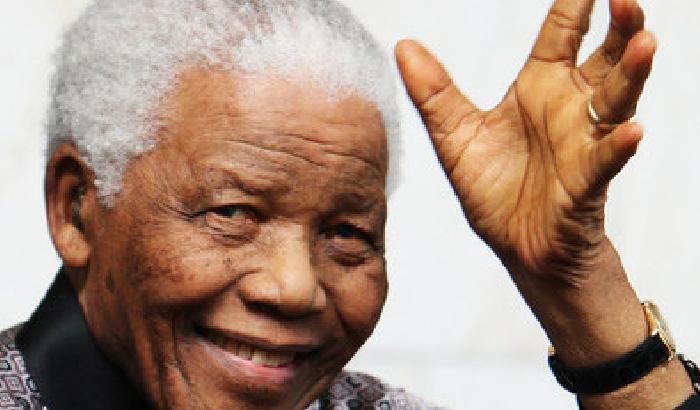 Nelson Mandela sta meglio e respira da solo