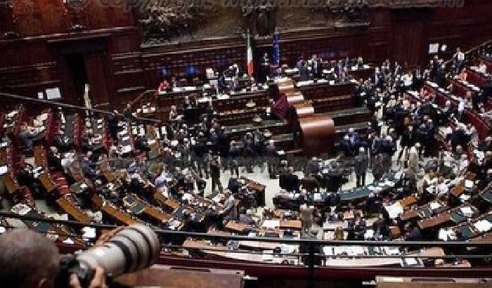 Parlamento chiuso per Mediaset: l'attacco di Famiglia Cristiana