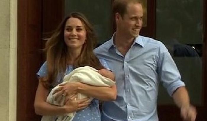 Kate e William presentano il royal baby al mondo