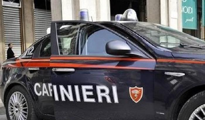 Spara alla moglie e poi si uccide: non aveva accettato la separazione