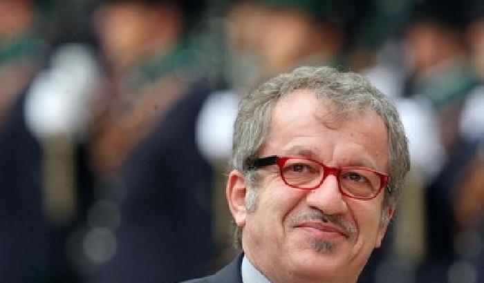 Maroni: solidarietà a Berlusconi, ma il governo ha le ore contate