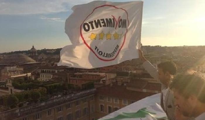 I deputati M5s scendono dal tetto