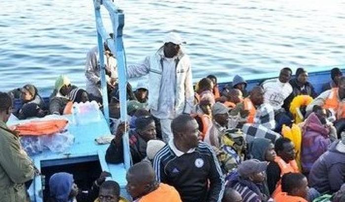 I siciliani pagano i funerali dei naufraghi di Lampedusa