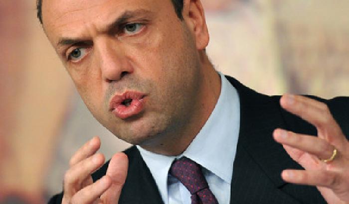 Alfano contro i falchi: esordio con gli insulti