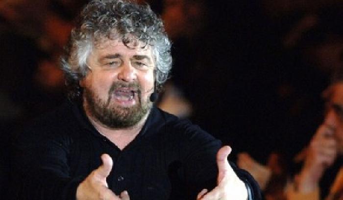 Grillo insulta anche Renzi: la sua proposta è una scoreggina