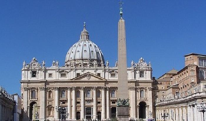 Roma: si dà fuoco in San Pietro, 51enne in gravi condizioni