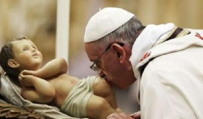 Il Papa dedica la messa agli emarginati