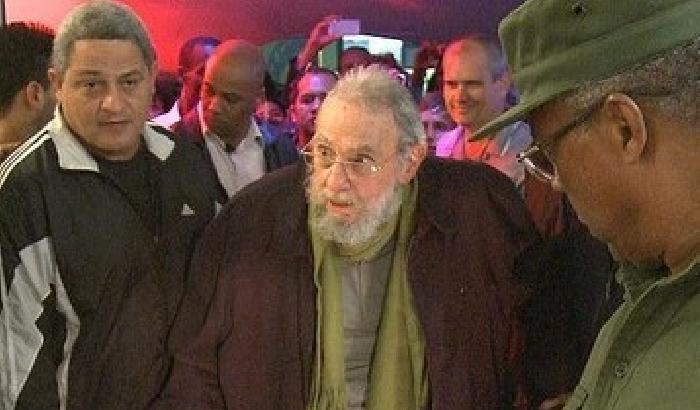 Fidel Castro riappare in pubblico dopo 9 mesi