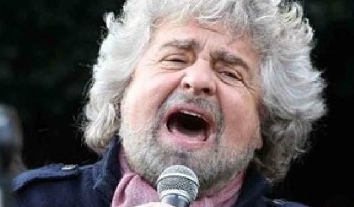 Grillo contro la sintonia Renzi-Cav: è un'allucinazione