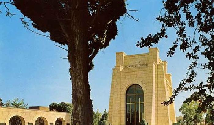 Tripoli: attacchi al cimitero italiano, un morto