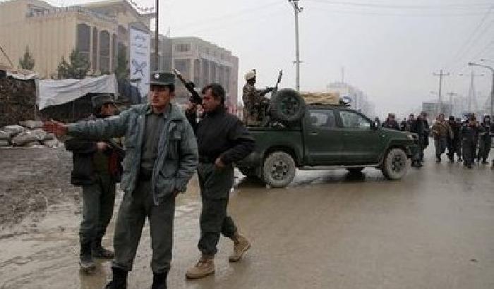 Kabul, attacco all'hotel di lusso: 9 morti