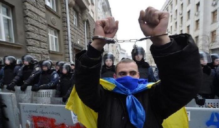 Ucraina, la Destra protesta davanti al Parlamento