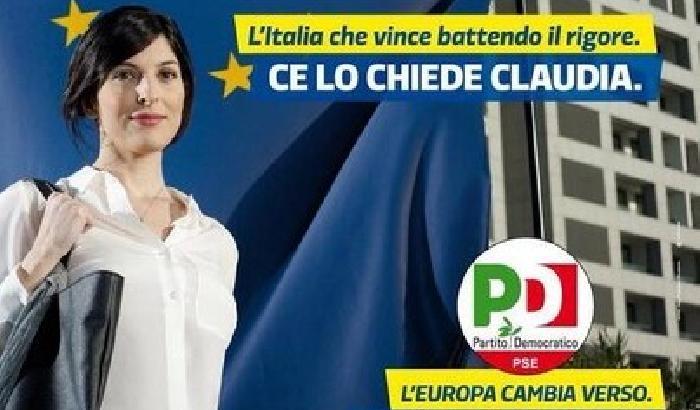 L'ironia di Grillo con i finiti manifesti del Pd: Ce lo chiede Silvio