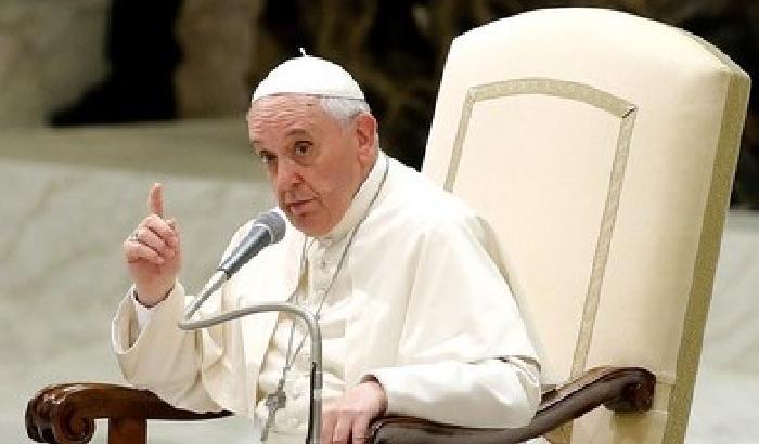 Il Papa difende gli zingari: contro di loro solo ostilità e disprezzo