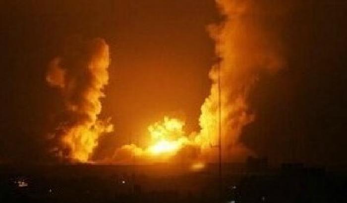 Israele si vendica e bombarda Gaza