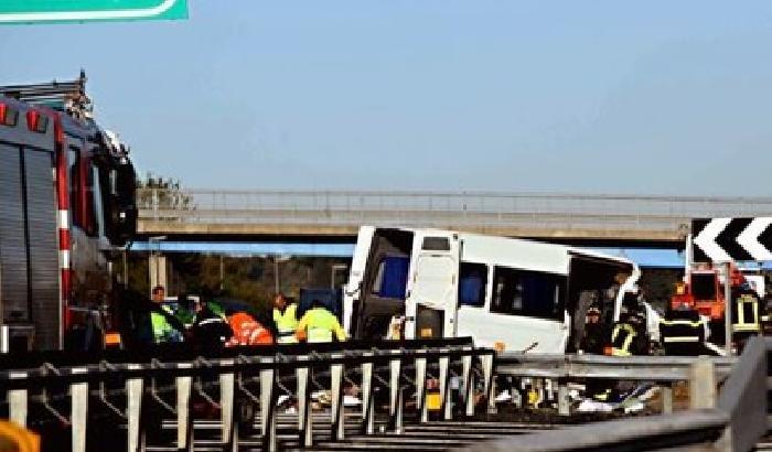 Incidente stradale sull’A1, sei morti. Fra loro una bimba di 18 mesi