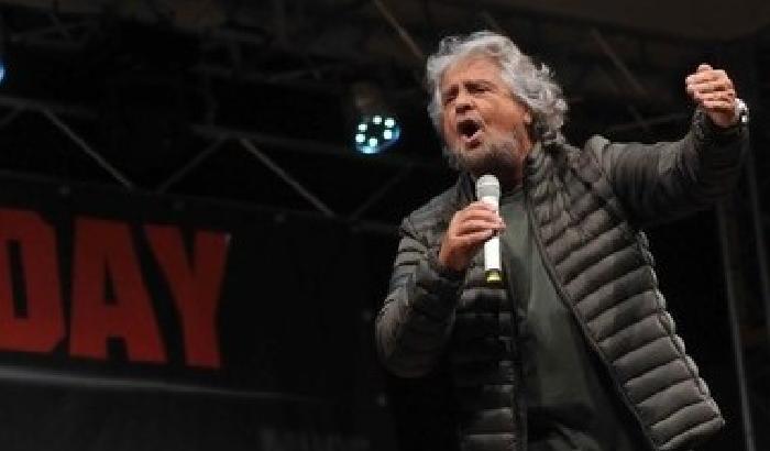 Grillo punta il dito: dal Bunga Bunga del Cav al Magna Magna di Renzi