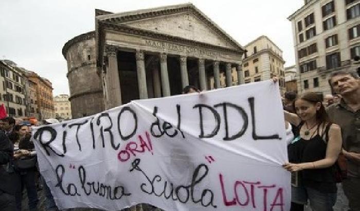 Scuola, primo sì alla Camera. I sindacati scendono in piazza