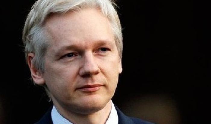 Svezia: prescritte alcune accuse di violenza sessuale per Assange