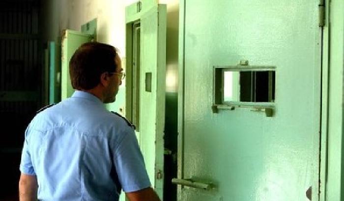 Arrestato il secondino che abusava di due trans in carcere