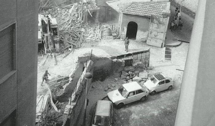 Agrigento, anni’60, si abbatte lo Stabilimento Piedigrotta per la realizzazione di alcuni palazzoni. Sono gli anni della speculazione edilizia