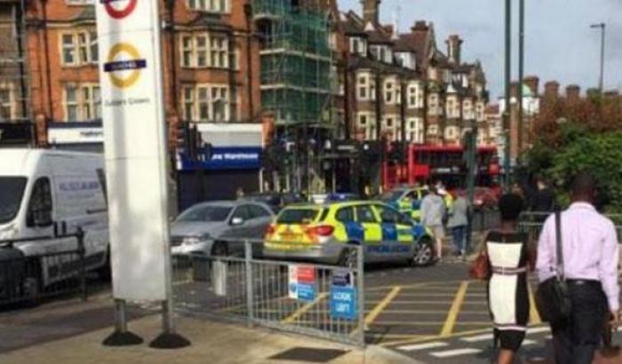 Londra, evacuate due stazioni metro: allarme rientrato