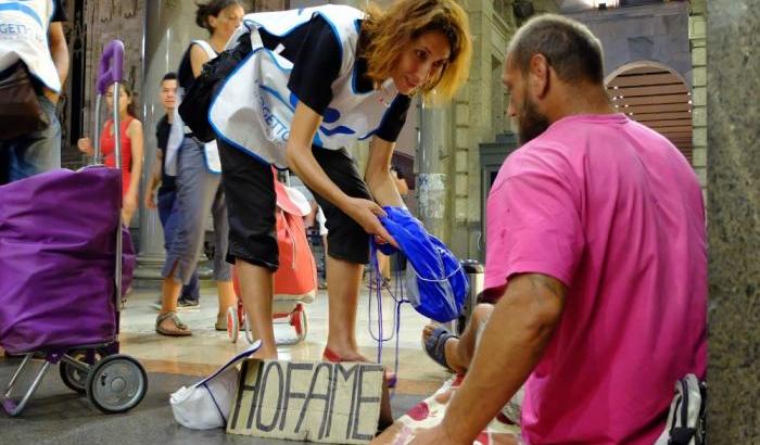 Ferragosto di solidarietà: acqua e sorrisi a chi vive in strada