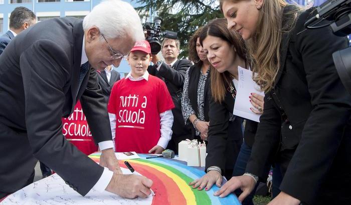 Mattarella ai ragazzi: all'arroganza dei bulli reagite con forza tranquilla