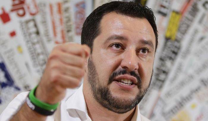 Salvini: al voto subito per bloccare l'invasione dei migranti