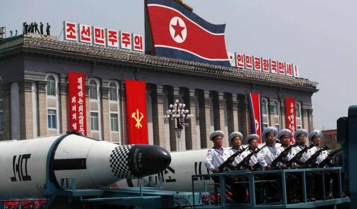 Pyongyang mostra i missili e sfida gli Usa: siamo pronti alla guerra nucleare