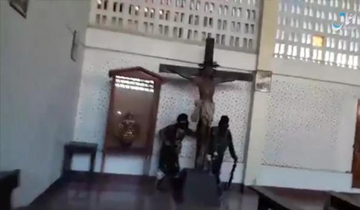 Guerra ai cristiani: l'Isis mostra la distruzione di una chiesa cattolica nelle Filippine