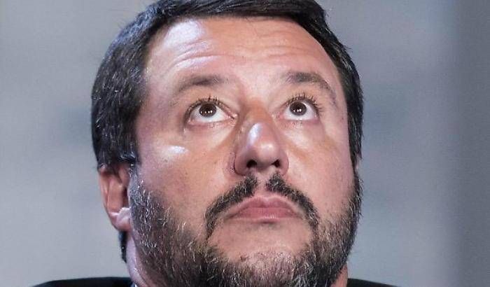 Tifosi del Napoli contro Salvini: "Ora non senti più la puzza?"