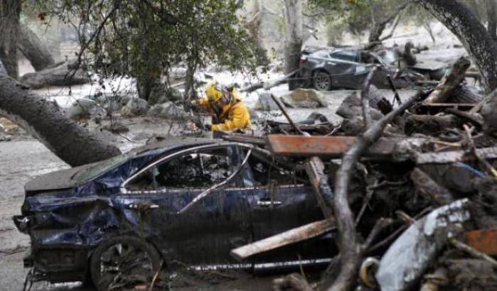 Si aggrava il bilancio delle vittime per le frane in California: 17 morti e migliaia di sfollati