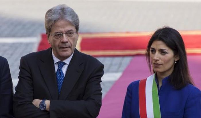 I dem si organizzano in caso di condanna della Raggi: spunta il nome di Gentiloni