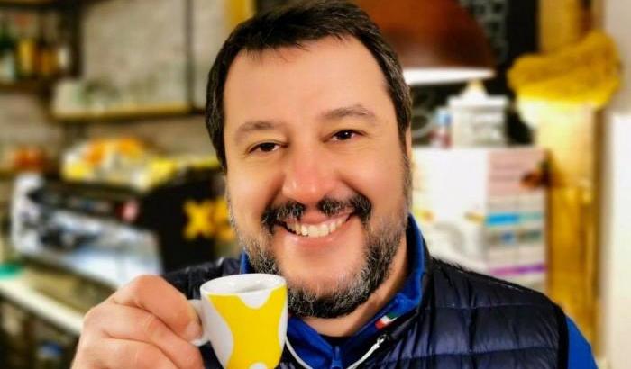 Contestato dalle Sardine Salvini diventa Bestia: "Indegni, non rompete le palle"