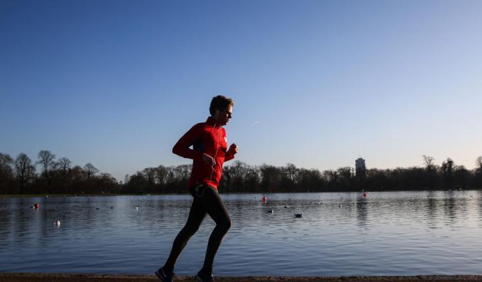 Il distanziamento sociale quando fai jogging è diverso rispetto a quando stai fermo: ecco come cambia