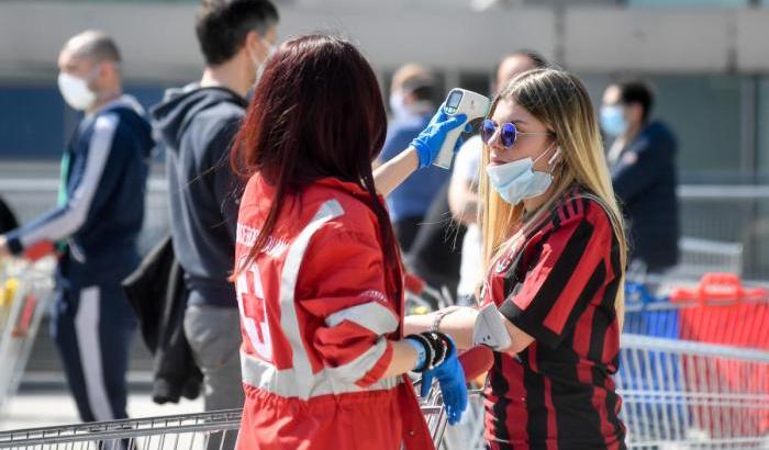 Il virologo contro Fontana: "Se riapre la Lombardia è a rischio tutta l'Italia"