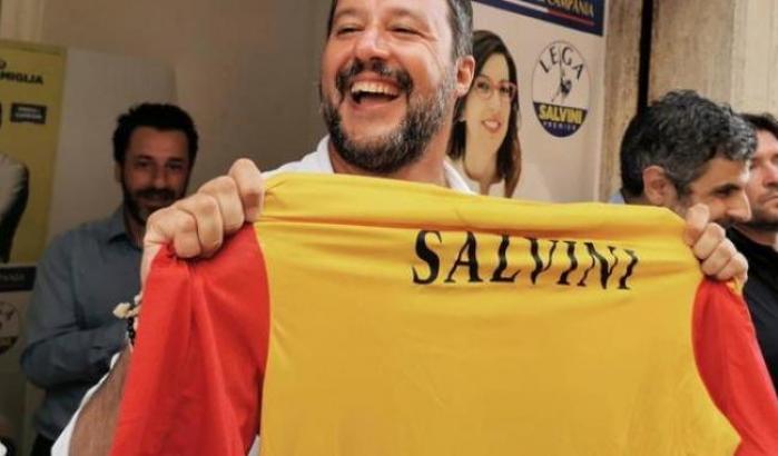 Salvini senza mascherina: in arrivo la multa del comune di Benevento