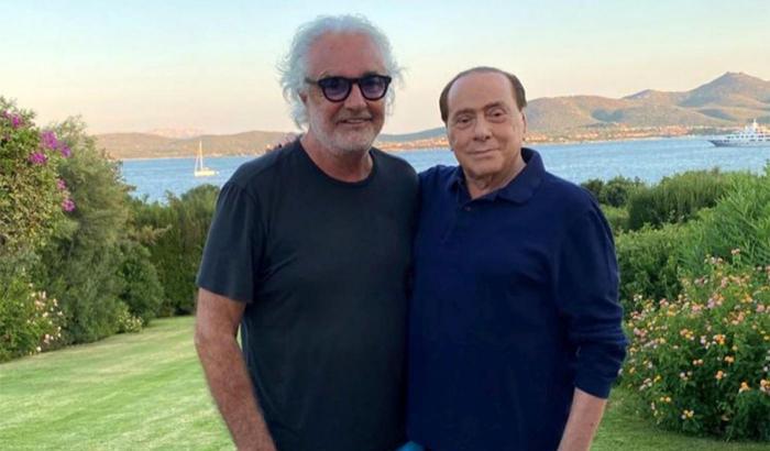 Briatore e Berlusconi: abbracci e alitate in faccia, ossia quello che non si dovrebbe fare