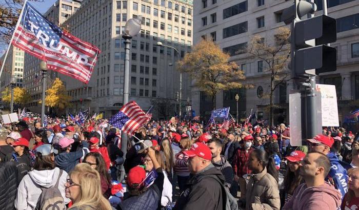 Manifestanti pro-Trump